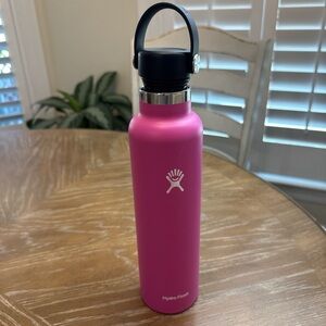 Hydro Flask 24 oz. Standard Screw Cap Insulated Bottle Hot Pink / Carnation